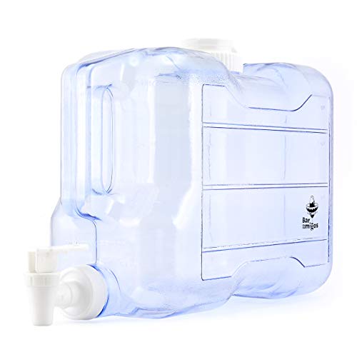 Dispensador de agua con grifo Bar Amigos de plástico PETG para frigorífico. Depósito para bebidas rellenable ideal para oficina, acampada, zumos y cócteles