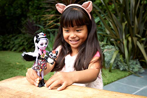 Enchantimals Sage Skunk y Caper, muñeca con mascota (Mattel FXM72)