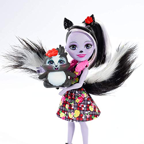 Enchantimals Sage Skunk y Caper, muñeca con mascota (Mattel FXM72)