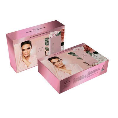 Estuche con agua de colonia esencia Tierra en 100 ml de Vicky Martín Berrocal. Aroma afrutado y elegante. Incluye una fantástica cartera monedero con cierre en cremallera