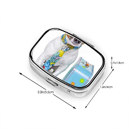 Estuche organizador de pastillas, divertido perro vestido con bolsa colorida para turistas, pastillero portátil, recipiente pequeño para pastillas para monedero o bolsillo, pastillero cuadrado