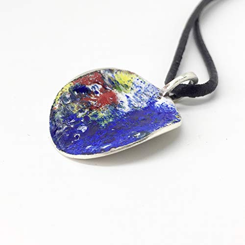 Exclusivo colgante colección “Barcelona” realizado en plata de ley y esmalte al fuego. Pieza única