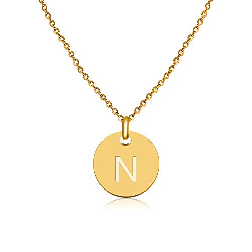 GD GOOD.designs EST. 2015 ® Collar con Letras en Oro, Colgante con Letra Inicial Redondo Chapado en Oro de 18K con Grabado en Relieve (Letra N)