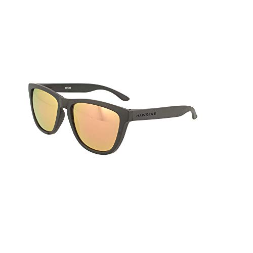 HAWKERS Gafas de Sol ONE Carbon Black, para Hombre y Mujer, con Montura Negra Mate y Lente Rosa Dorada Efecto Espejo, Protección UV400