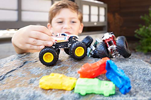 Hot Wheels Monster Trucks 1:64, modelso surtidos, coches de juguetes para niños + 3 años (Mattel FYJ44)
