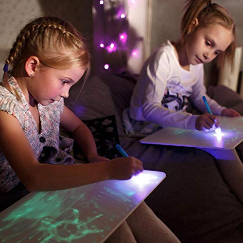 iLight - Nueva Pizarra Infantil Mágica de Dibujo con Luz - Juego de Pintar para Niños Niñas de 3 a 9 años Fomenta la Creatividad - Incluye Tablero + 1 Bolígrafo de Luz + 2 Plantillas [Tamaño A4]