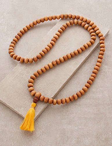 IndianStore4All - Sándalo japonés Mala 8 mm 108 + 1 Guru Bead Budista Monk Mala Borla Amarilla