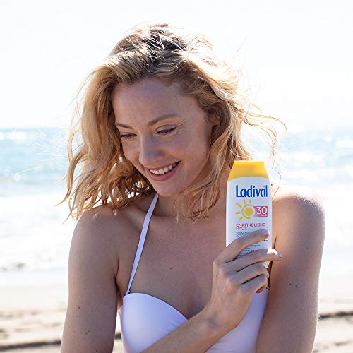 Ladival - Loción solar para piel sensible, SPF 30, sin perfume, sin colorantes ni conservantes, resistente al agua, 200 ml