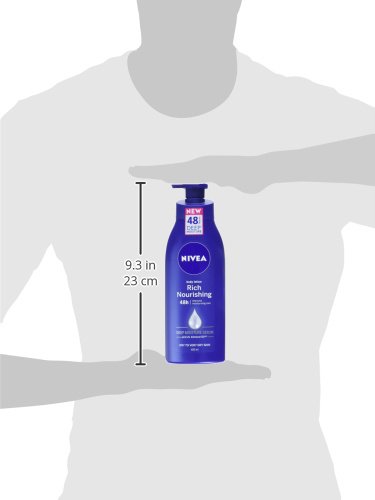 Loción corporal Rich Nourishing de NIVEA (400ml) con efecto durante 48 horas, crema hidratante intensiva con aceite de almendras, fórmula hidratante cremosa