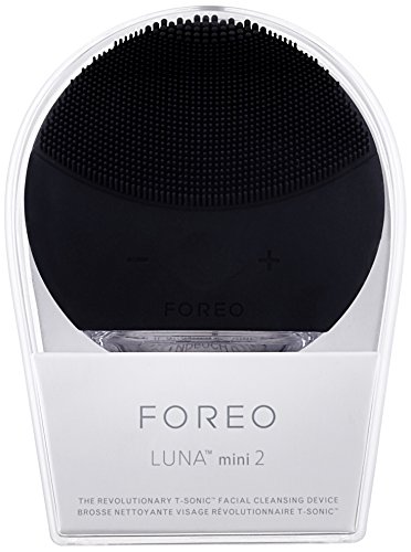 LUNA mini 2 de FOREO es el limpiador facial con modo anti-edad. Un cepillo facial sónico de silicona, para todo tipo de piel |Midnight| Recargable a través USB
