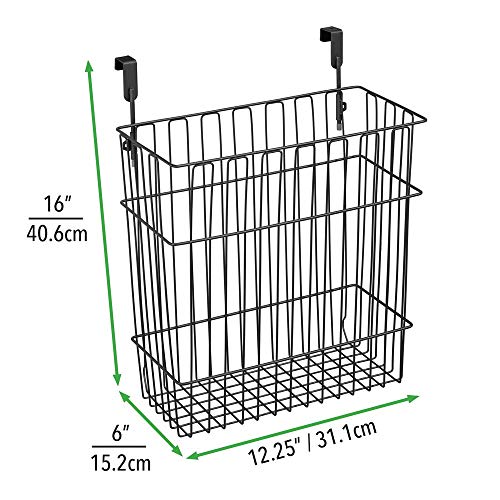 mDesign Cesta organizadora para colgar en puertas de armarios – Organizador de armarios de cocina para accesorios de baño y cocina altos – También como papelera metálica para armarios – negro mate