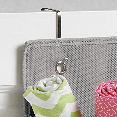 mDesign colgador ropa - Organizador armarios con 4 bolsillos de polipropileno transpirable - Perchero puerta multiusos ideal para el cuarto de los niños o el interior de sus armarios