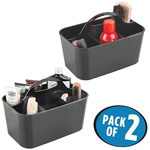 mDesign Juego de 2 cajas de almacenaje con 4 compartimentos – Ideales cestas plásticas resistentes para artículos de limpieza del calzado – Cesto organizador con asa para un transporte fácil – negro