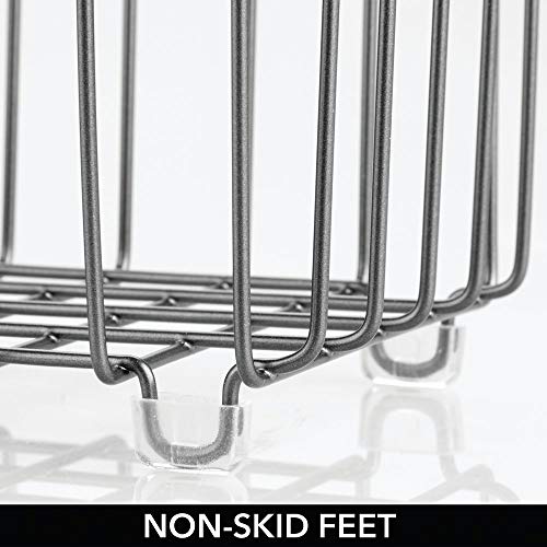 mDesign Juego de 4 cestas de metal con asas integradas – Cesto de alambre ancho con atractivo diseño de rejilla – Organizador de cosméticos para el baño – gris oscuro