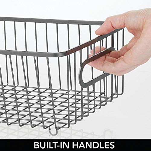 mDesign Juego de 4 cestas de metal con asas integradas – Cesto de alambre ancho con atractivo diseño de rejilla – Organizador de cosméticos para el baño – gris oscuro