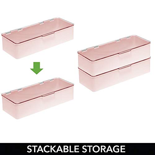 mDesign Organizador de maquillaje con tapa para polvos de tocador, labiales y más – Cajas de plástico apilables – Caja para cosméticos para lavabo, estante o cajón – rosa claro y transparente