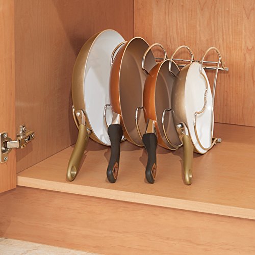 mDesign Organizador de sartenes de hasta 28 cm – Accesorios para muebles de cocina – Estanterías para cocina para organizar sartenes y tapas de ollas – Metal cromado