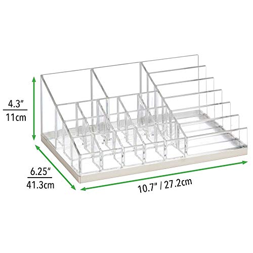 mDesign Práctico organizador de maquillaje – Decorativa caja para guardar cosméticos como esmaltes de uñas o polveras – Expositor de maquillaje con 17 compartimentos – transparente/plateado mate