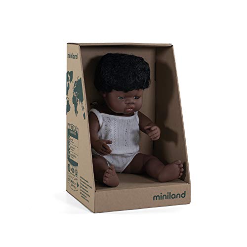Miniland – Muñeco bebé Africano Niño de vinilo suave de 38cm con rasgos étnicos y sexuado para el aprendizaje de la diversidad con suave y agradable perfume. Presentado en caja de regalo.