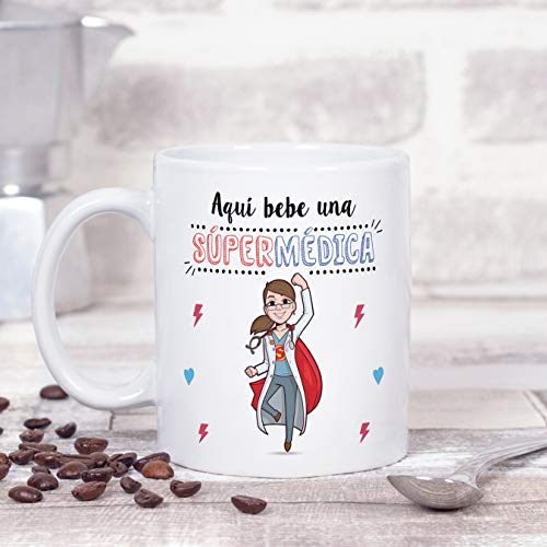 MUGFFINS Médica Tazas Originales de café y Desayuno para Regalar a Trabajadores Profesionales - AQUÍ Bebe UNA SÚPER MÉDICA - Cerámica 350 ml