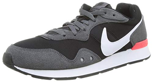NIKE Venture Runner, Sneaker Mens, Black/Iron Grey-Flash Crimson, 42 EU