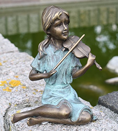 Niña con violín de bronce
