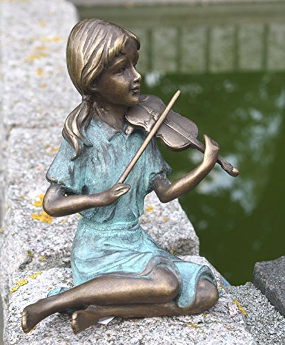 Niña con violín de bronce