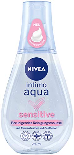 Nivea Intimo Aqua Sensitive - Mousse de limpieza calmante en pack de 3 (3 x 250 ml), loción de lavado para el cuidado íntimo y espuma de limpieza suave con agua termal y pantenol