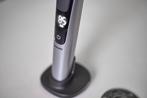 Philips QP6520/30 OneBlade Pro - Recortador de barba con peine de precisión de 14 longitudes y base de carga, recorta, perfila y afeita, recargable