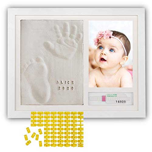 PITI COT Marco Huellas Bebé | Letras Números y Soporte para Pulsera de Nacimiento | Kit para Huella de Pie e Manos | Regalos para Bebès Recien Nacidos Bautizo Niño y Niña | Decoracion Habitacion