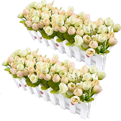 Plantas de flores artificiales - Rosas y capullos de rosa en maceta cerca de piquete para decoración de interiores de boda de oficina