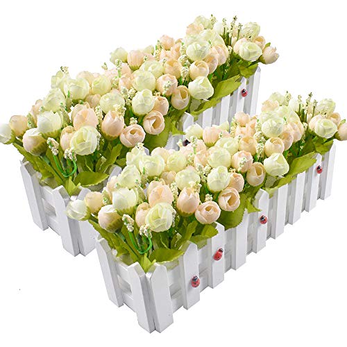 Plantas de flores artificiales - Rosas y capullos de rosa en maceta cerca de piquete para decoración de interiores de boda de oficina