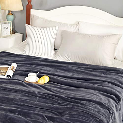RATEL Manta para Sofás De Felpa Suave Gris 150 × 200 cm, 300GSM Mantas para Cubierta de la Cama, Hecha De100% Microfibre Extra Suave - Fácil De Cuidar- Ligera, Cálida, Cómoda Y Duradera