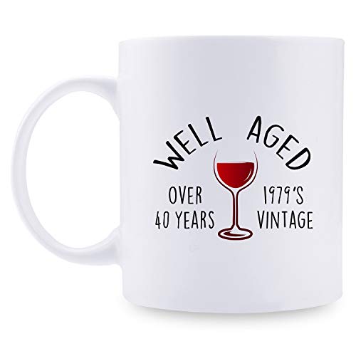 Regalo de 40 cumpleaños para mujeres, regalo de cumpleaños de 1979 para mujeres, 40 años de edad, regalos de cumpleaños para mamá, esposa, amiga, hermana, ella, colega, compañero de trabajo – 11 oz