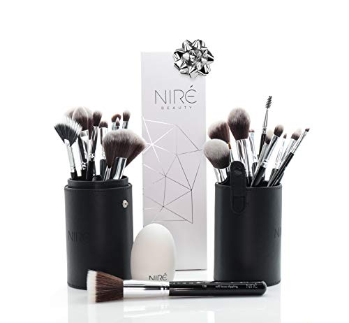 Set de Brochas Ultimate Collection de Niré Beauty – Un Set Completo de Brochas de Maquillaje Profesionales con Estuche y Limpiador de Brochas (edición plateada)
