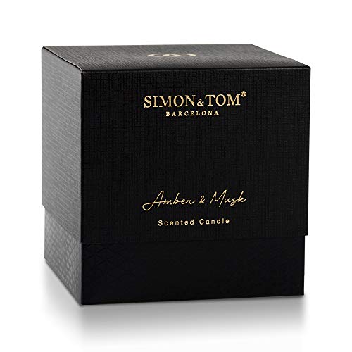 SIMON & TOM - Lujosa Vela Perfumada de Cera de Soja Natural, Fragancia de ÁMBAR Y ALMIZCLE Relajante, Perfume de Larga duración, hasta 100 Horas de autonomía, 300gr.