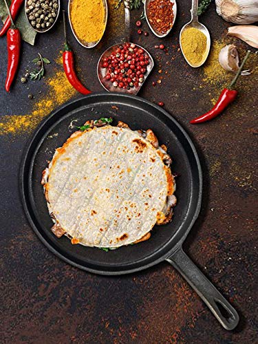 Tortillada – 26cm Plancha/Sartén de Hierro Fundido sazonado para Crepes + Soporte para Mango Caliente + E-Book con 50 Recetas con Tortillas