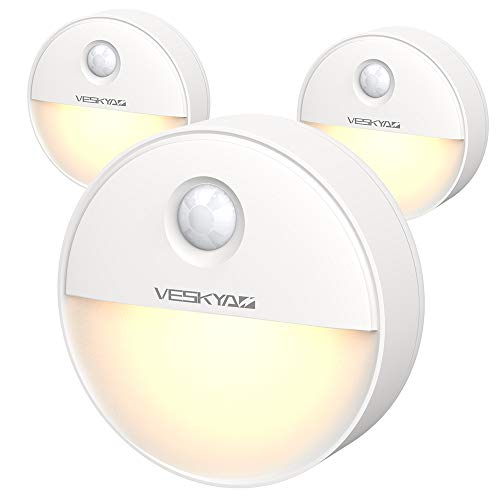 VESKYAO Luz de Noche con Sensor de Movimiento (3 Packs) con Almohadillas Adhesivas y Imán Integrado, Luz Presencia LED Pilas para Armario, Dormitorio, Escalera, Pasillo, Cocina, Baño, Garaje