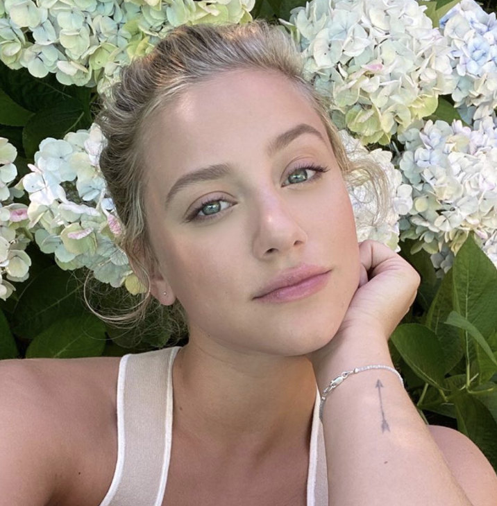 Lili Reinhart se abre sobre la salud mental, sus talentos ocultos y la rutina de belleza