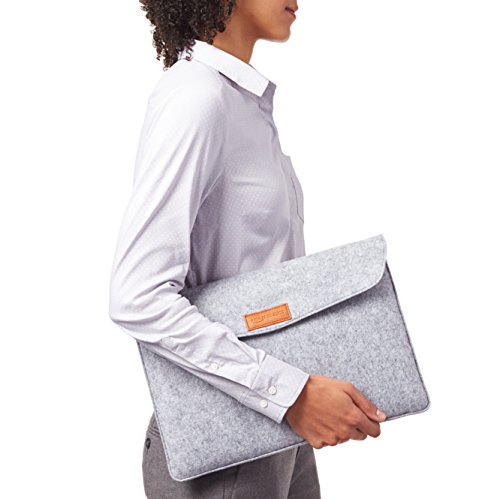 AmazonBasics - Funda de fieltro para portátil de 15,4 pulgadas, color gris claro