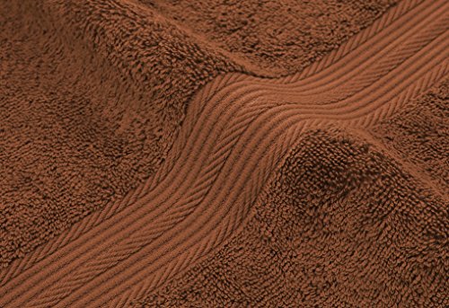 AmazonBasics - Juego de toallas (colores resistentes, 2 toallas de baño y 2 toallas de manos), color marrón