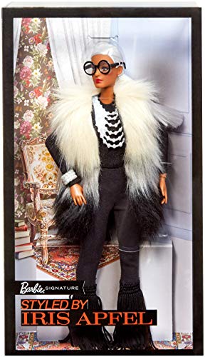 Barbie Collector Muñeca diseñada por Iris Apfel, look blanco y negro (Mattel FWJ27)