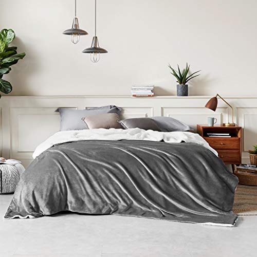 Bedsure Manta Reversible de Franela/Sherpa 220x240cm - Manta para Cama 135/150 de 100% Microfibra Extra Suave - Manta de Felpa Gris