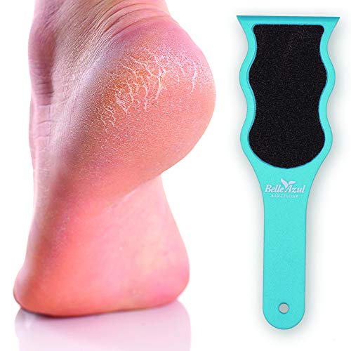 Belle Azul - Spa Pedicure Kit - Kit completo de Pedicura en casa, Gel que elimina Durezas y Callos, Espátula de Metal, Lima de pies de doble cara y una Crema Hidratante especial para pies, Gel y Crema Ricos en Aloe Vera, Aceite de Argán y Aceite de Árbol 