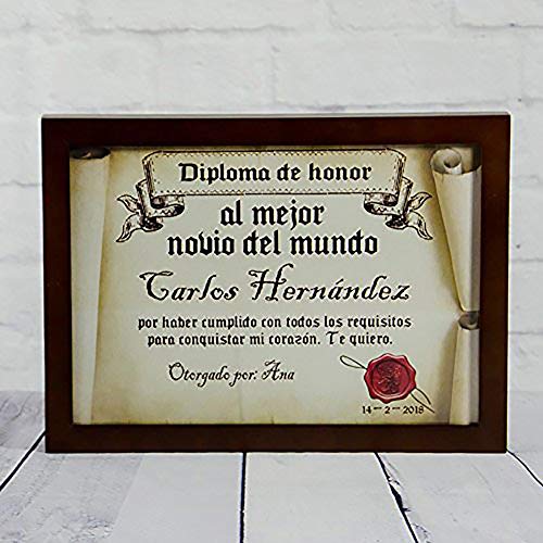 Calledelregalo Regalo con Marco Personalizable para tu Pareja: Diploma pergamino ‘al Mejor Novio del Mundo’ Personalizado con su Nombre, dedicatoria, Firma y Fecha