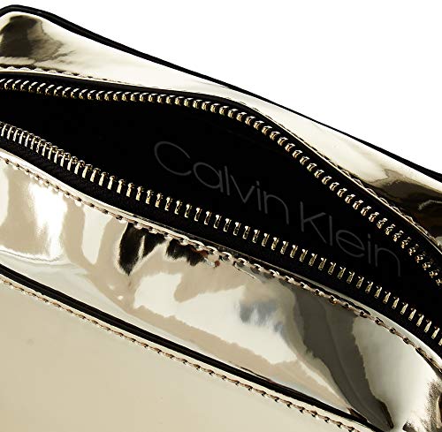 Calvin Klein - Ck Must Psp20 Camerabag M, Bolsos bandolera Mujer, Dorado (Champagne), 0.1x0.1x0.1 cm (W x H L)