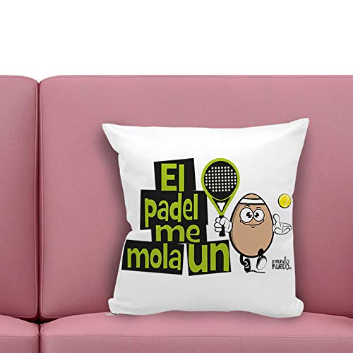 Cojin Decorativo, Original y Personalizado para Regalo, Ideal para Hobby. Incluye Relleno. El Padel me Mola un Huevo. 42,5 X 42,5 cm. Cojines con Agradable Tacto de Algodon.