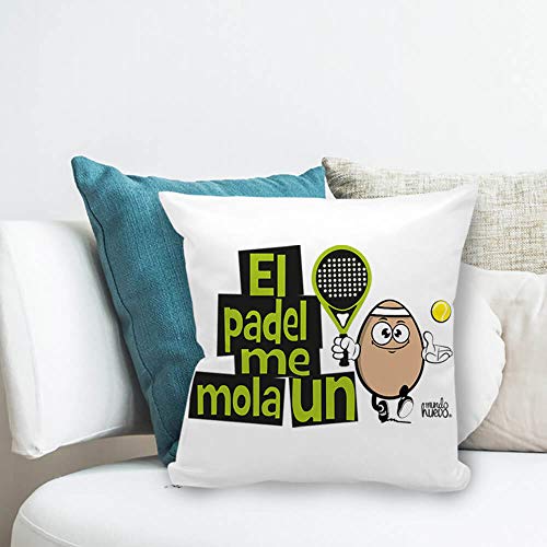 Cojin Decorativo, Original y Personalizado para Regalo, Ideal para Hobby. Incluye Relleno. El Padel me Mola un Huevo. 42,5 X 42,5 cm. Cojines con Agradable Tacto de Algodon.
