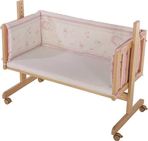 Cuna de colecho roba 'Room & Craddle', ajustable a la cama de los padres y utilizable como cuna normal, fabricada en madera, acabado natural. Incluye vestiduras de la coleccion textil 'Lucky angel rosa'.