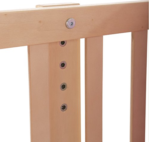 Cuna de colecho roba 'Room & Craddle', ajustable a la cama de los padres y utilizable como cuna normal, fabricada en madera, acabado natural. Incluye vestiduras de la coleccion textil 'Lucky angel rosa'.